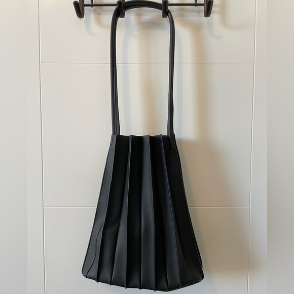 OAK + FORT Handbags - Oak + Fort Pleated Bucket Bag - Black